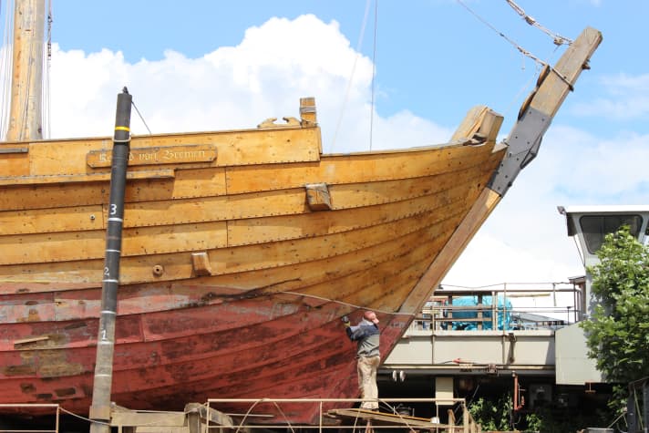   Not in the water either, but at least under control - the "Roland von Bremen" during overhaul work on the slip