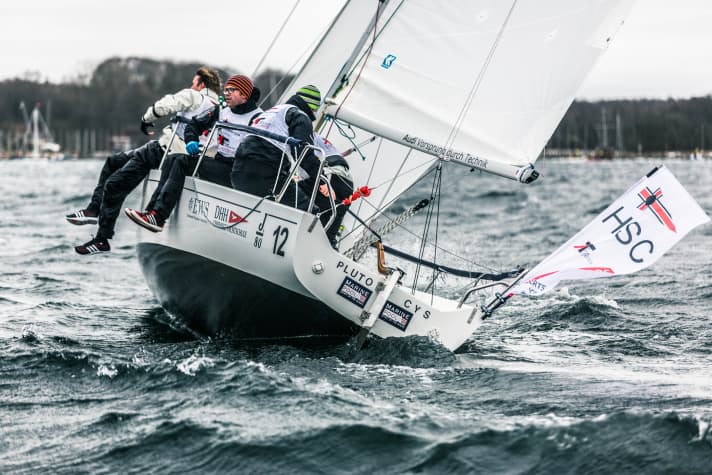   Segelte am Freitag und am Samstag auf Erstliga-Kurs: Steuermann Max Gurgel und die HSC-Crew