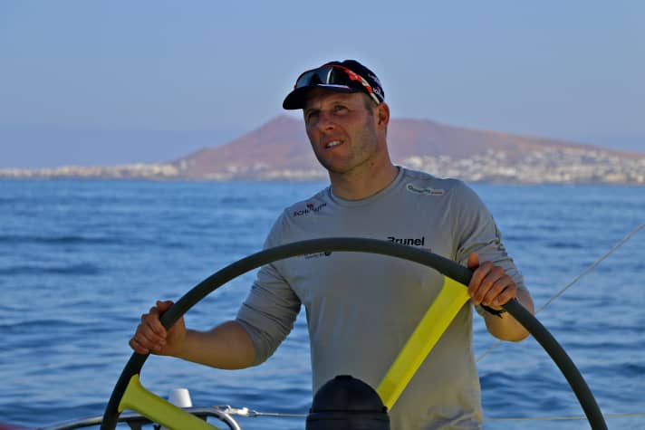   Kämpft um den Job seines Lebens: Robert Stanjek im Training am Steuer der VO65-Yacht von Team Brunel