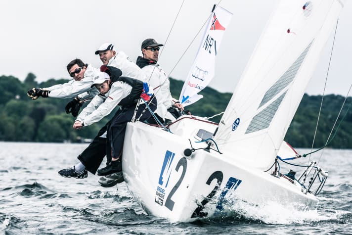   Das NRV-Team beim Bundesliga-Auftakt vor Starnberg: Die Titelverteidiger übernahmen zu Saisonbeginn mit dem ersten Sieg und 18 Punkten die Tabellenführung