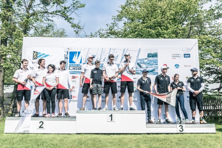   Award ceremony after the Bundesliga opener off Starnberg: All clubs on the podium are level on points, but defending champion NRV was able to keep the pursuers from VSaW and DTYC at bay with a total of seven daily victories