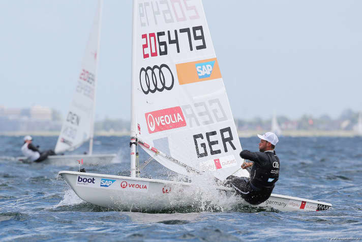   Rückte im Kampf um die Titelverteidigung auf Platz zwei vor: Philipp Buhl im Laser
