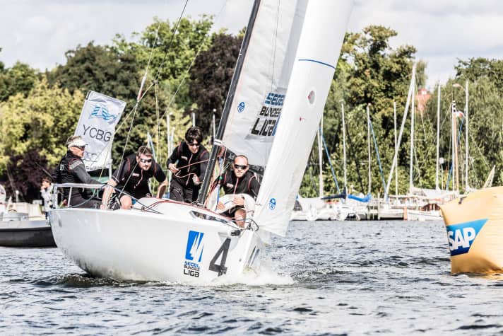   Sailing almost like something out of a textbook: Jochen Schümann and the YCBG crew