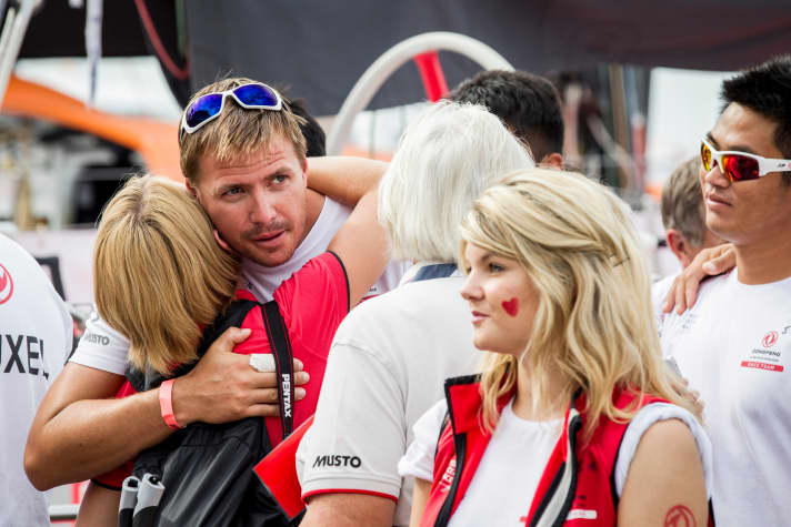   Un cuore per gli eroi d'alto mare: L'addio ai marinai nel porto di partenza di Alicante è stato emozionante