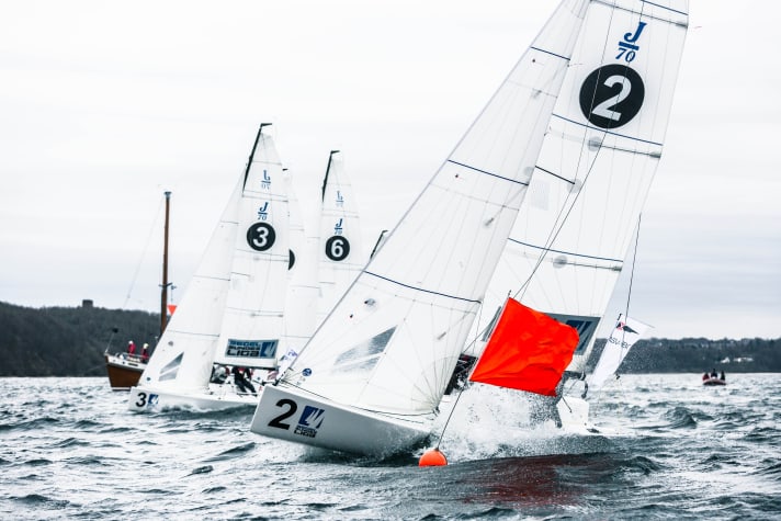   The picture for the term "Jump Start": The relegation contenders didn't give each other an inch in front of Glücksburg