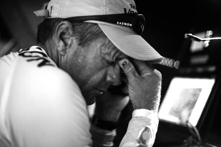   Les heures les plus difficiles de Chris Nicholson seront-elles suivies d'un petit happy end ? Son équipe s'efforce, avec un grand soutien, de faire son retour avec un nouveau bateau. Pour la reprise, Nicholson serait toujours skipper.
