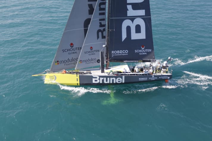   L'équipe Brunel juste avant de franchir la ligne d'arrivée