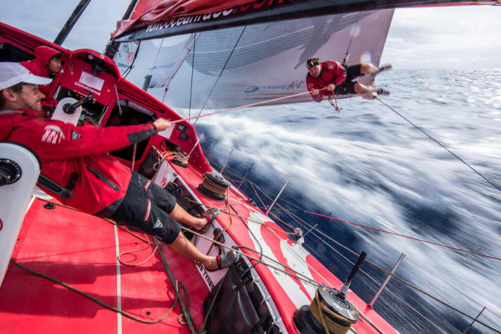  L'équipe de course Dongfeng lors d'une séance photo inhabituelle