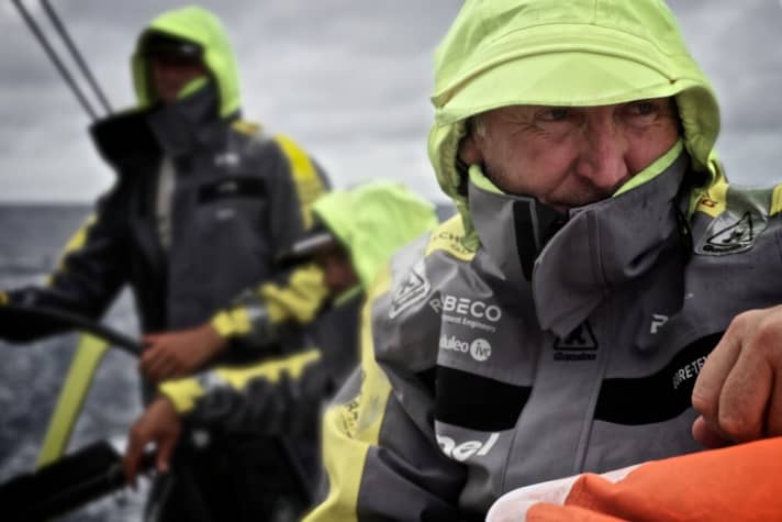   Il navigatore del Team Brunel Andrew Cape (a destra) starà ancora riflettendo su come il suo colpo di genio tattico all'inizio della tappa si sia trasformato in un tale distacco.