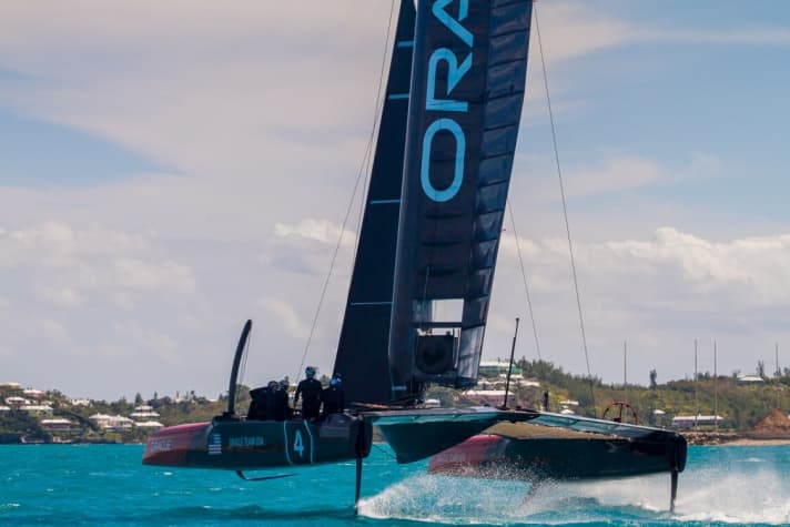   Un concentré de haute technologie en action : Oracle Team USA lors de son premier entraînement dans le Great Sound au large des Bermudes