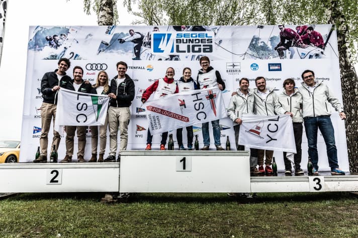   The award ceremony in Tutzing - here for the second division teams - was more dynamic than the wind on Lake Starnberg