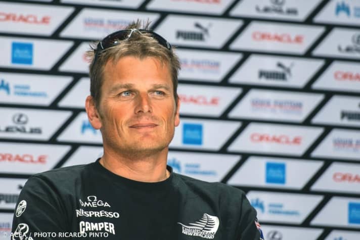   Dean Barker a posé des jalons dès 2013 avec les Kiwis en réalisant les premiers jibes sur foils.