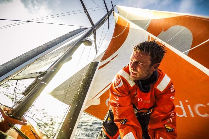   L'équipe Alvimedica a impressionné par ses qualités de sprinteur et a pu s'imposer sur la ligne d'arrivée en duel avec l'équipe Dongfeng Race Team avec 55 secondes d'avance, après plusieurs changements de leader et des arrêts dramatiques en cas de calme plat, et a empoché les points pour la troisième place.