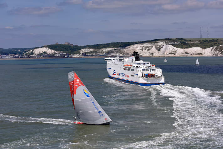   Dongfeng dans le détroit de Douvres