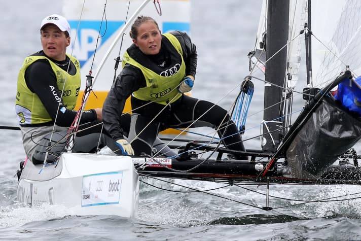   Carolina Werner prend le départ du championnat du monde pour la première fois avec son nouveau barreur Jan Hauke Erichsen au large d'Auckland