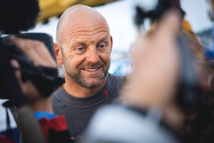   Ian Walker e il suo team Abu Dhabi Ocean Racing hanno vinto la 12a Volvo Ocean Race