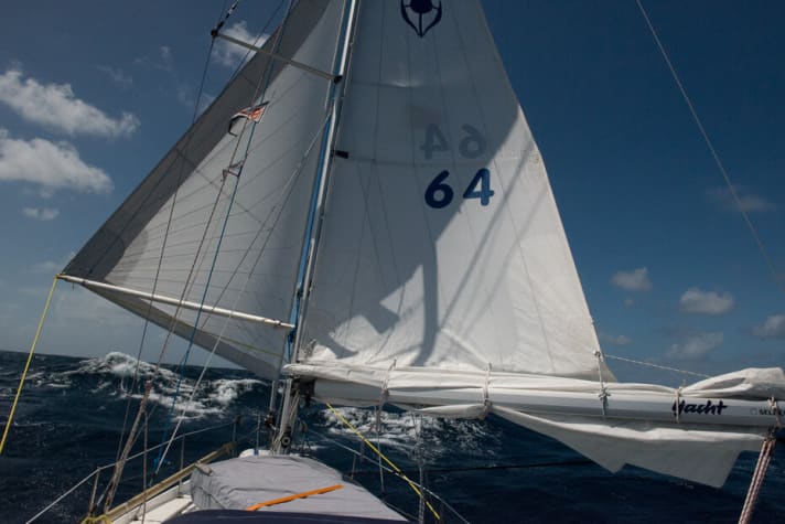   Breaking waves, downwind course across the Atlantic
