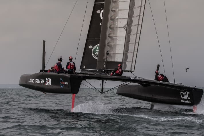   Fliegen ist schon längst nicht mehr schöner: Mit T2 tasten sich die Briten an ihren Idealkatamaran für den 35. America's Cup heran