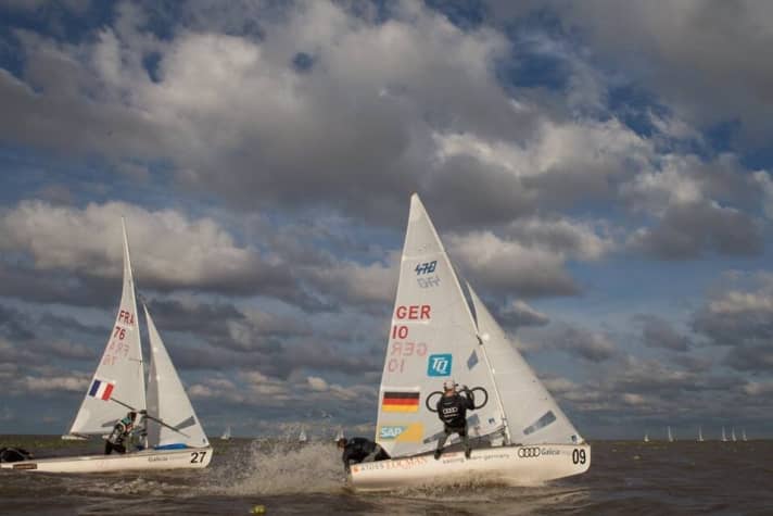   Im WM-Kampf auf dem Flussdelta des Rio de la Plata: Ferdinand Gerz und Oliver Szymanski im 470er