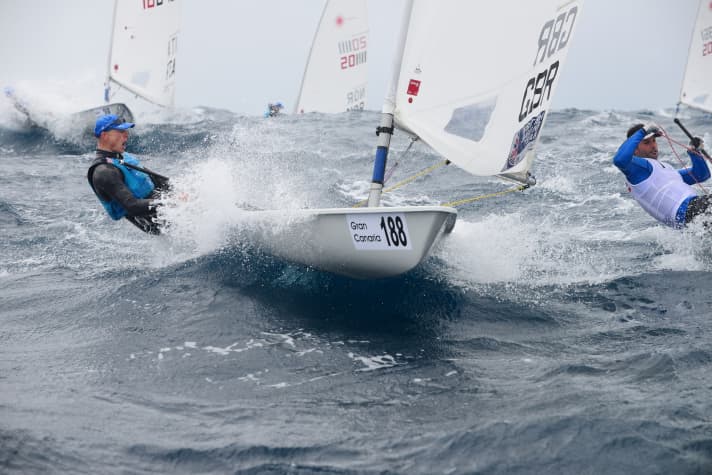   En tête avec un engagement total : le champion du monde Nick Thompson est en tête du classement des championnats d'Europe. Deux points derrière, Philipp Buhl se bat avec le Britannique pour les médailles.
