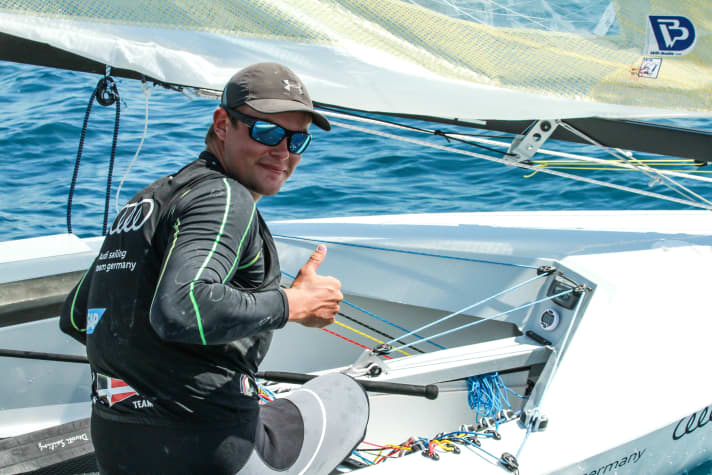   Tout va bien pour Phillip Kasüske lors de la Finn Gold Cup au large de Gaeta en Italie : le jeune homme de 21 ans de VSaW a pris la tête après quatre manches.