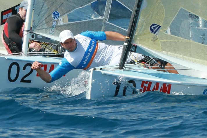   Der niederländische Olympia-Vierte Pieter-Jan Postma liegt auch beim Finn Gold Cup 2016 nach drei Wettfahrten auf Platz 4