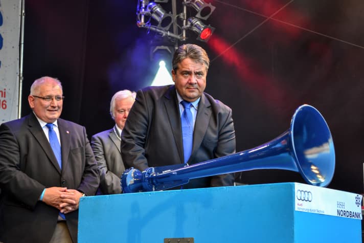   "Cast off": Vice-Chancellor and Economics Minister Siegmar Gabriel opens Kiel Week