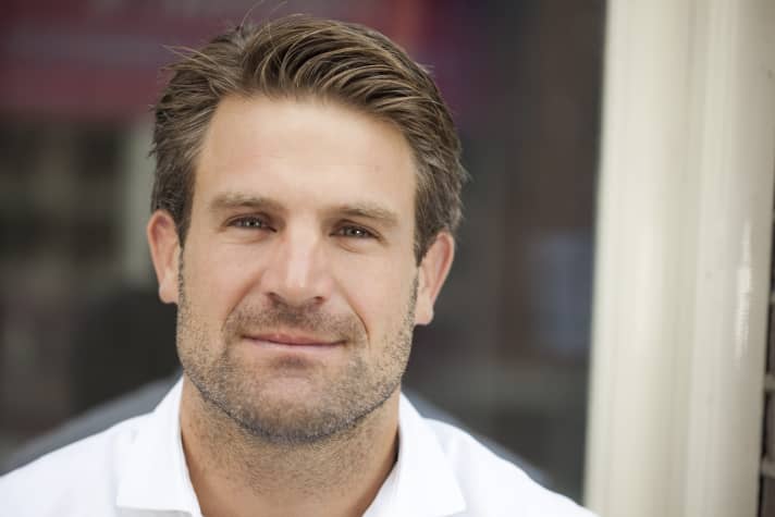   Lo skipper di AkzoNobel Simeon Tienpont: fuori bordo prima della prima regata in porto?