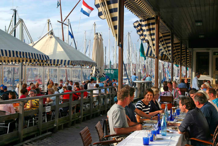   Qui è dove amano la vela e la Volvo Ocean Race: il porto della città dell'Aia, amante della vela, dove si concluderà la 13a edizione della regata intorno al mondo nell'estate 2018.