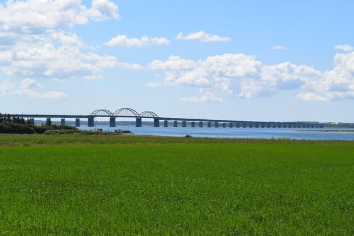   Le pont Storstrøm a une hauteur de passage de 26 mètres.