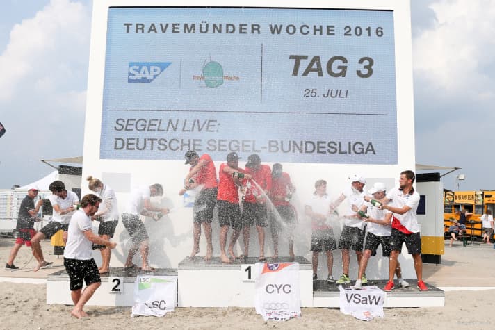   Cerimonia di premiazione del trio di prima divisione a Travemünde