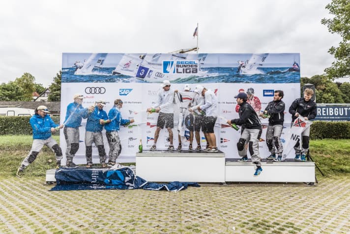   Cerimonia di premiazione delle squadre di prima divisione