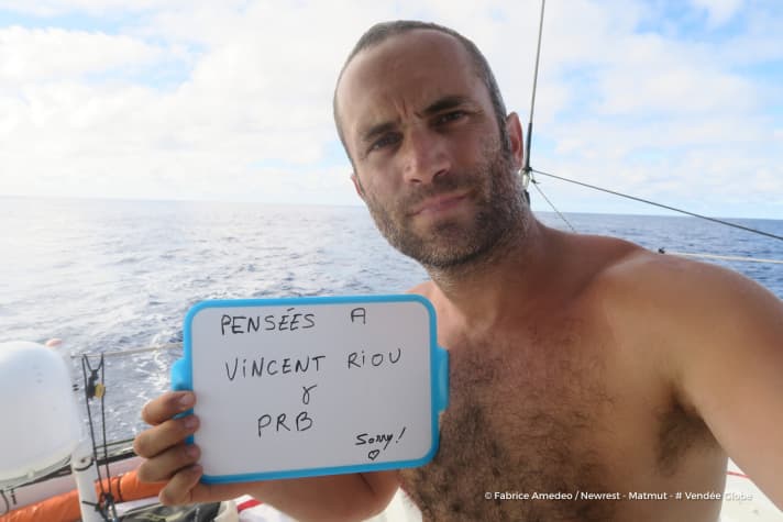   Fairplay wird bei der Vendée Globe groß geschrieben: Ein letzter Gruß von Fabrice Amedeo an den zum zweiten Mal in Folge unglücklich nach einer Kollision ausgeschiedenen Vincent Riou
