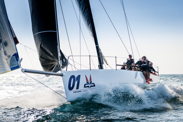   Open fire: 200 square metre gennaker and only three tonnes boat weight!