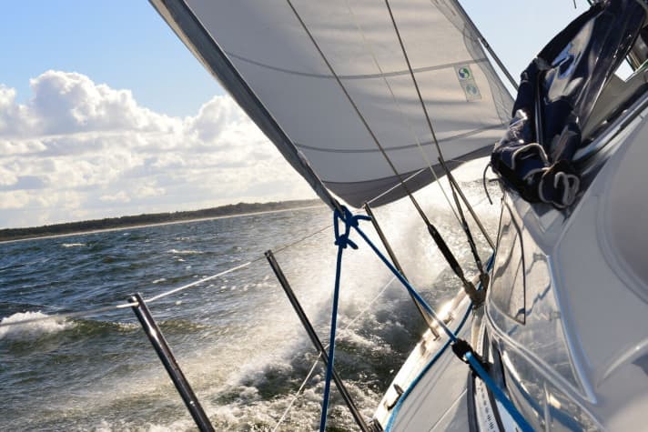   La zone de navigation n'est pas très protégée, il y a de la houle même avec peu de vent.