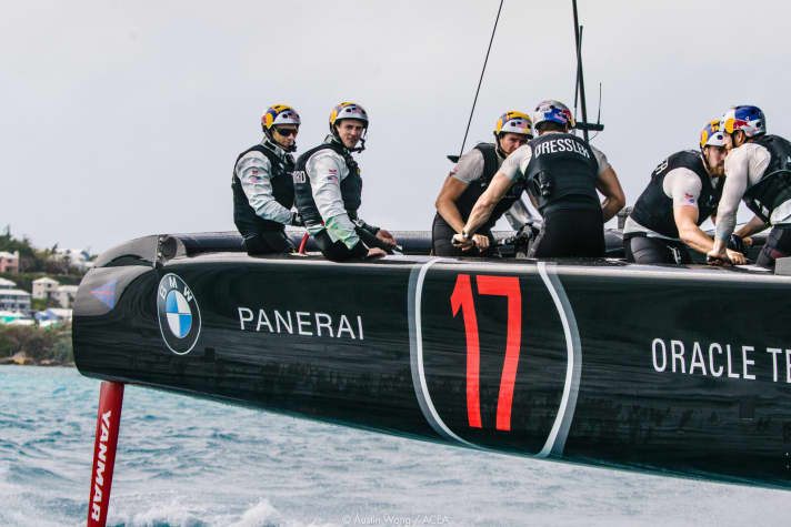   Lo skipper e timoniere Jimmy Spithill (a sinistra) con Oracle Team USA