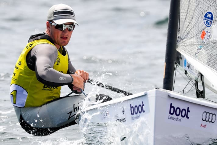   The up-and-coming international Finn sailor Max Kohlhoff from Kiel may already be thinking about which female sailor he can take part in the mixed competition for one-person dinghies planned for 2024. However, it remains to be seen which boat class will be selected for the women in this constellation. Moths are being discussed, among others