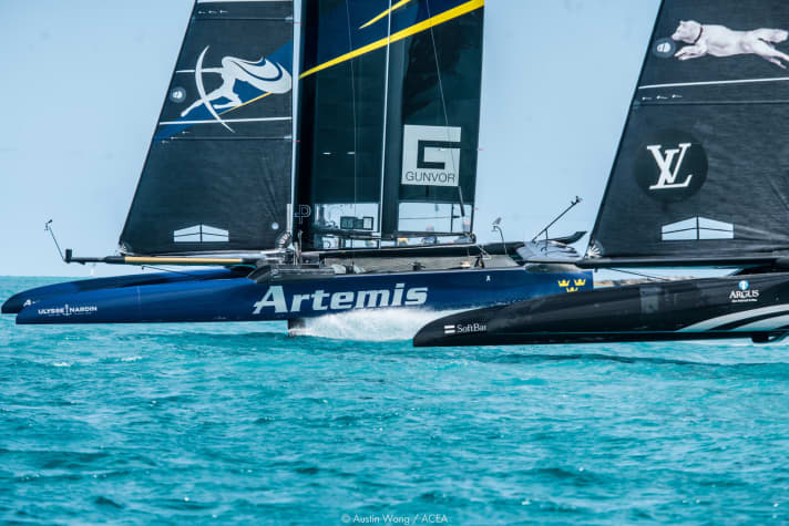   Les spécialistes sont unanimes : les retransmissions télévisées offriront des images spectaculaires de la 35e America's Cup. Parallèlement, toutes les parties concernées espèrent qu'il n'y aura pas d'accidents aux conséquences graves.