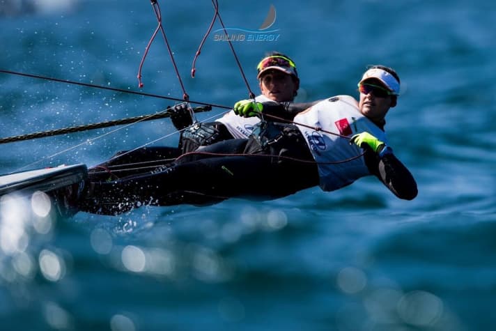   Olympic champions Martine Grael and Kahena Kunze will be aiming for a World Championship medal if the injured foresailor Kunze is able to start on the final day