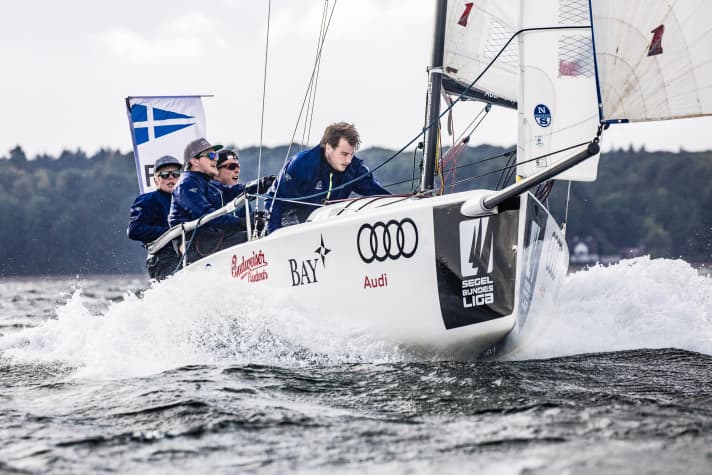   Nach dem Abstieg aus der 1. Bundesliga ebenfalls direkt wieder aufgestiegen: der Flensburger Segel-Club, hier mit dem Team um Steuermann Jan Hauke Erichsen