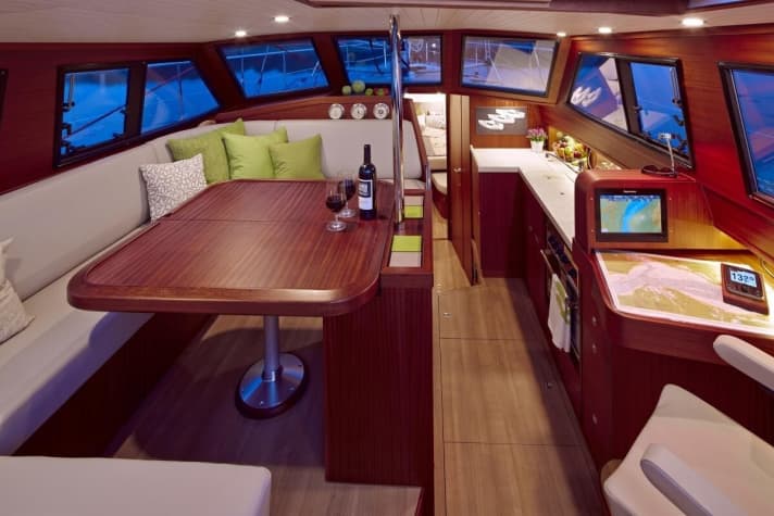   The deck saloon of the 40s