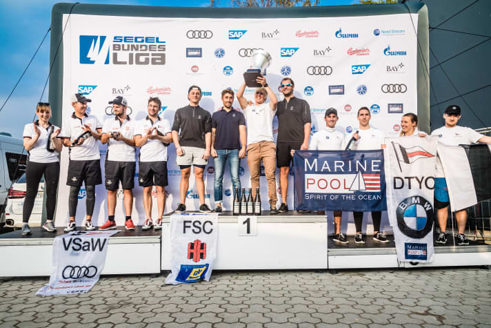   FSC helmsman Jan Hauke Erichsen hoists the pot, his team beaming. Fair applause from the beaten teams