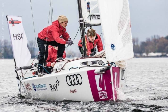   Das doppelte Geschwister-Team der Bundesliga: Zwei Hahlbrock-Schwestern – Silke Basedow und Maren Hahlbruck – und die Brüder Max und Karl Gurgel vertreten den Hamburger Segel-Club beim Liga-Finale auf dem Wannsee