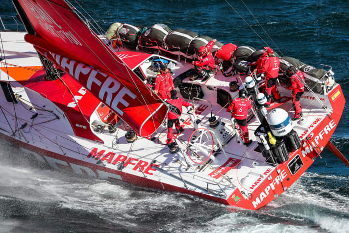   Le skipper Xabí Fernandez et son équipe internationale espagnole Mapfre en tête après deux étapes.