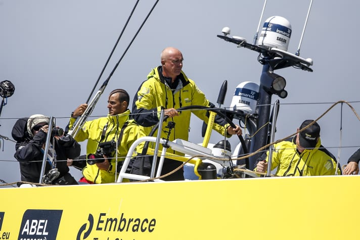   Pas satisfait de sa 6e place dans la course au port : Bouwe Bekking, le skipper de Brunel. Son équipe a été rapide, mais selon les statistiques, elle est allée trop loin.