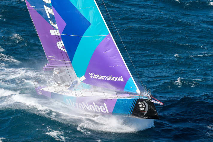   Das zweite holländische Team AkzoNobel auf Kurs Melbourne