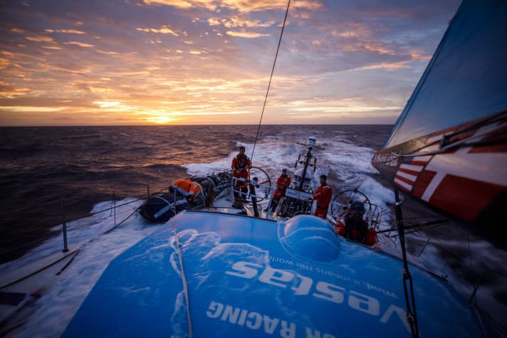   Wieder ein schwarzer Tag für das Team Vestas 11th Hour Racing, das gerade erst für diese siebte Etappe ins Rennen zurückgekehrt war