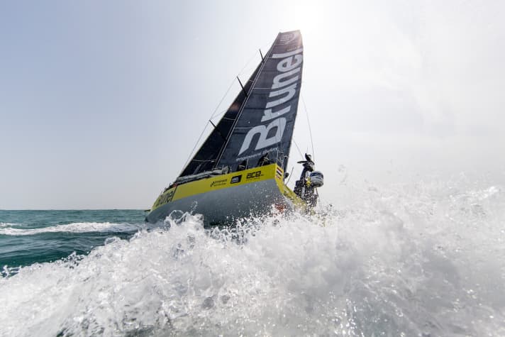   Was geht für Bouwe Bekking und sein Team Brunel? Die Gelben müssen zwingend punkten, wollen sie endlich ran ans Podium