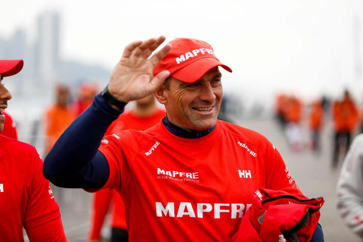   Xabi Fernandez sorride: la sua squadra, Mapfre, è in testa dopo un terzo di gara.