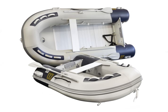   In the foreground you can see the Traveller variant with high-pressure floor, behind it the Explorer with aluminium floor